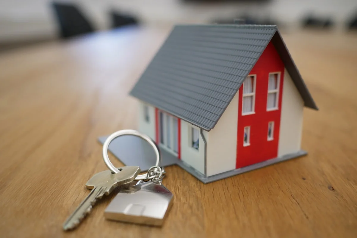 Real Estate Transactions: What a Notary Public Can (and Can't) Do
